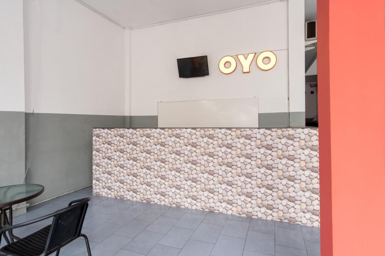 Oyo 447 Hutasimo Residence Medan Exterior foto