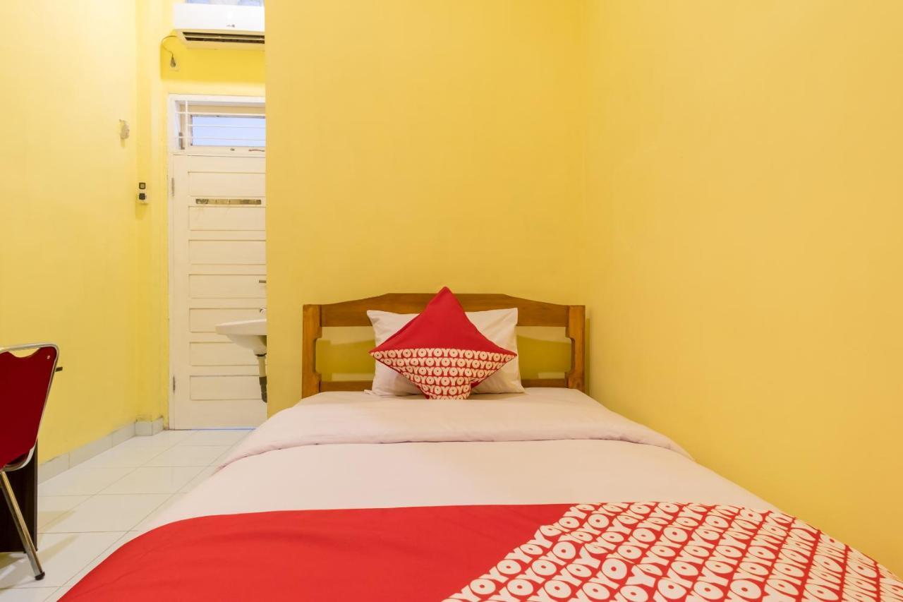 Oyo 447 Hutasimo Residence Medan Exterior foto