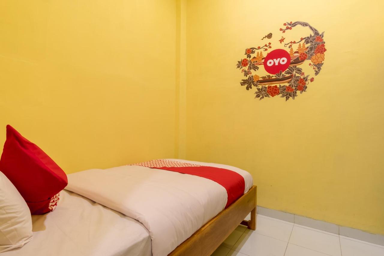 Oyo 447 Hutasimo Residence Medan Exterior foto