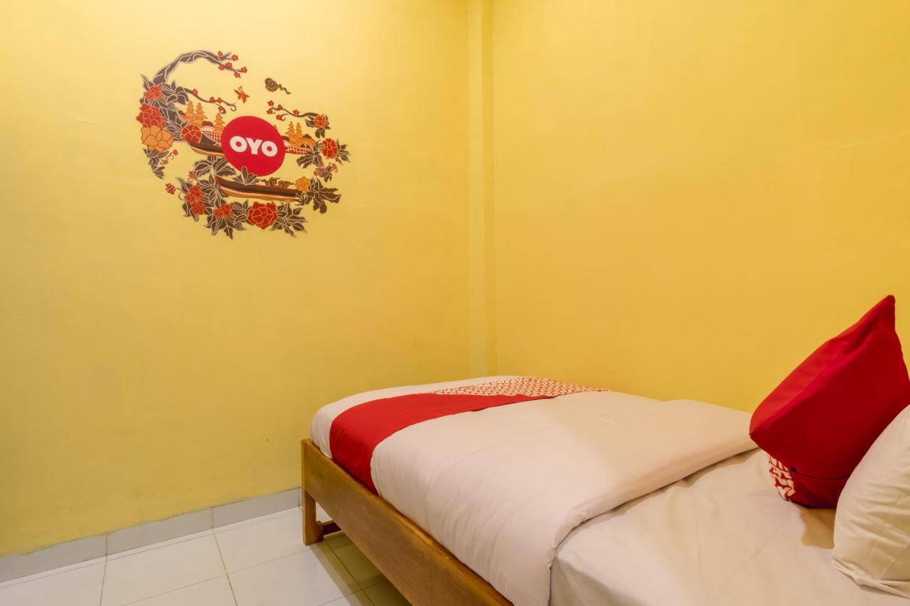 Oyo 447 Hutasimo Residence Medan Exterior foto