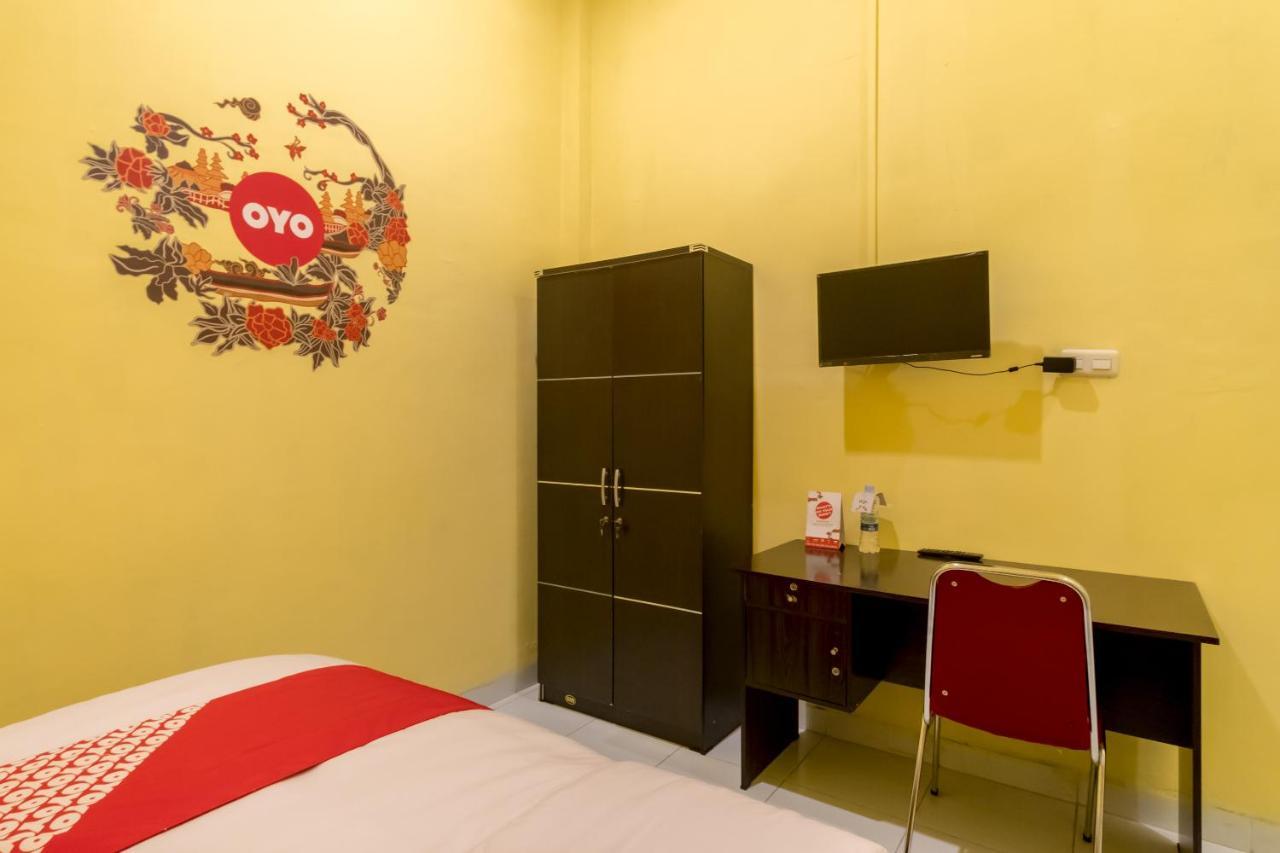 Oyo 447 Hutasimo Residence Medan Exterior foto